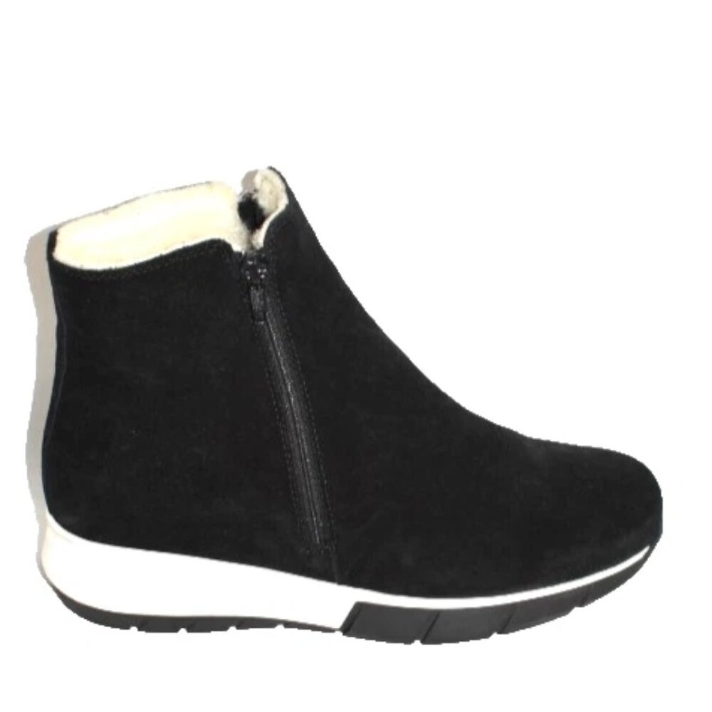 New! La Canadienne Nikola Suede Shearling Sneaker Booties Black Size 8 DD515
